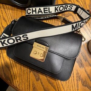 Micheal kors purse